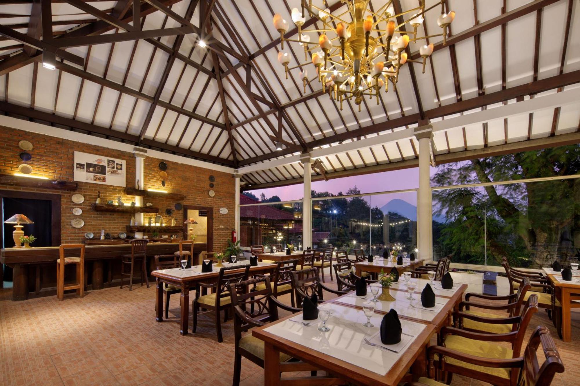 Royal Hotel And Villas Trawas Luaran gambar