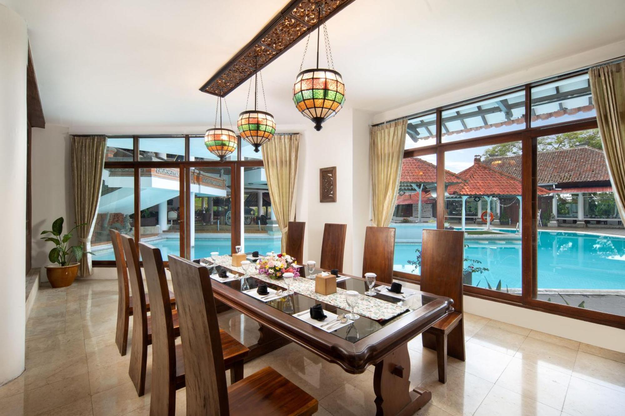 Royal Hotel And Villas Trawas Luaran gambar