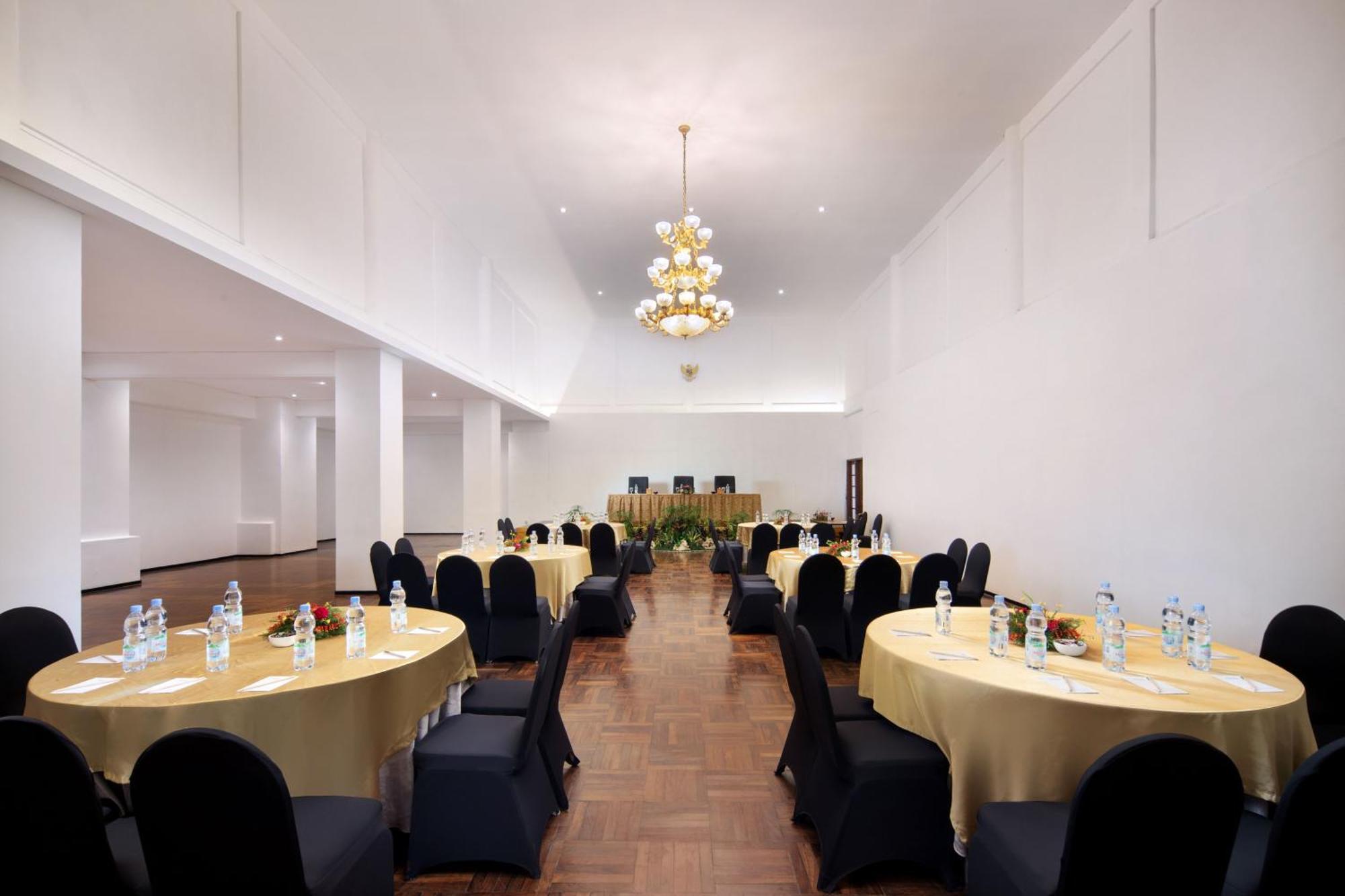 Royal Hotel And Villas Trawas Luaran gambar