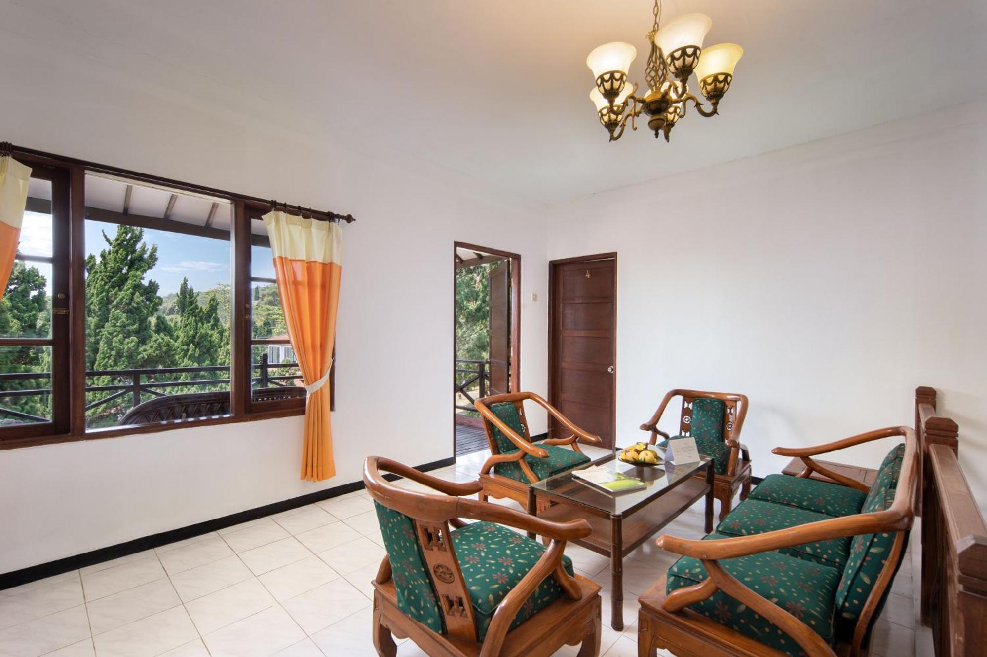 Royal Hotel And Villas Trawas Luaran gambar