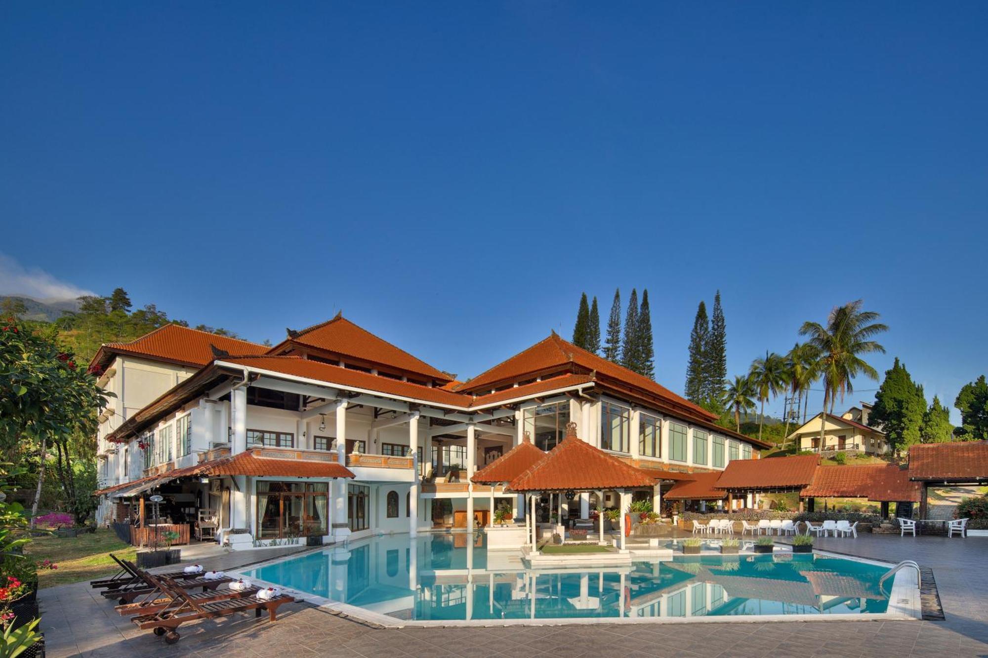 Royal Hotel And Villas Trawas Luaran gambar