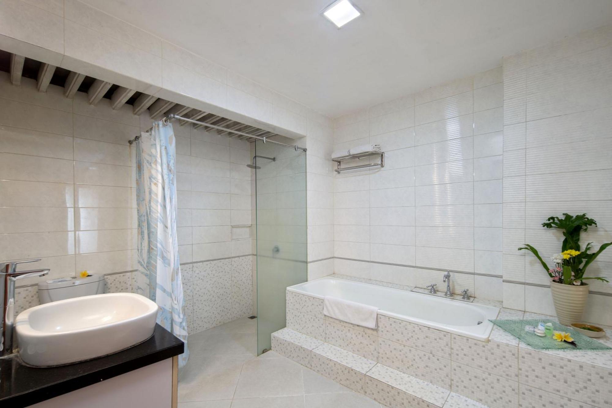 Royal Hotel And Villas Trawas Luaran gambar