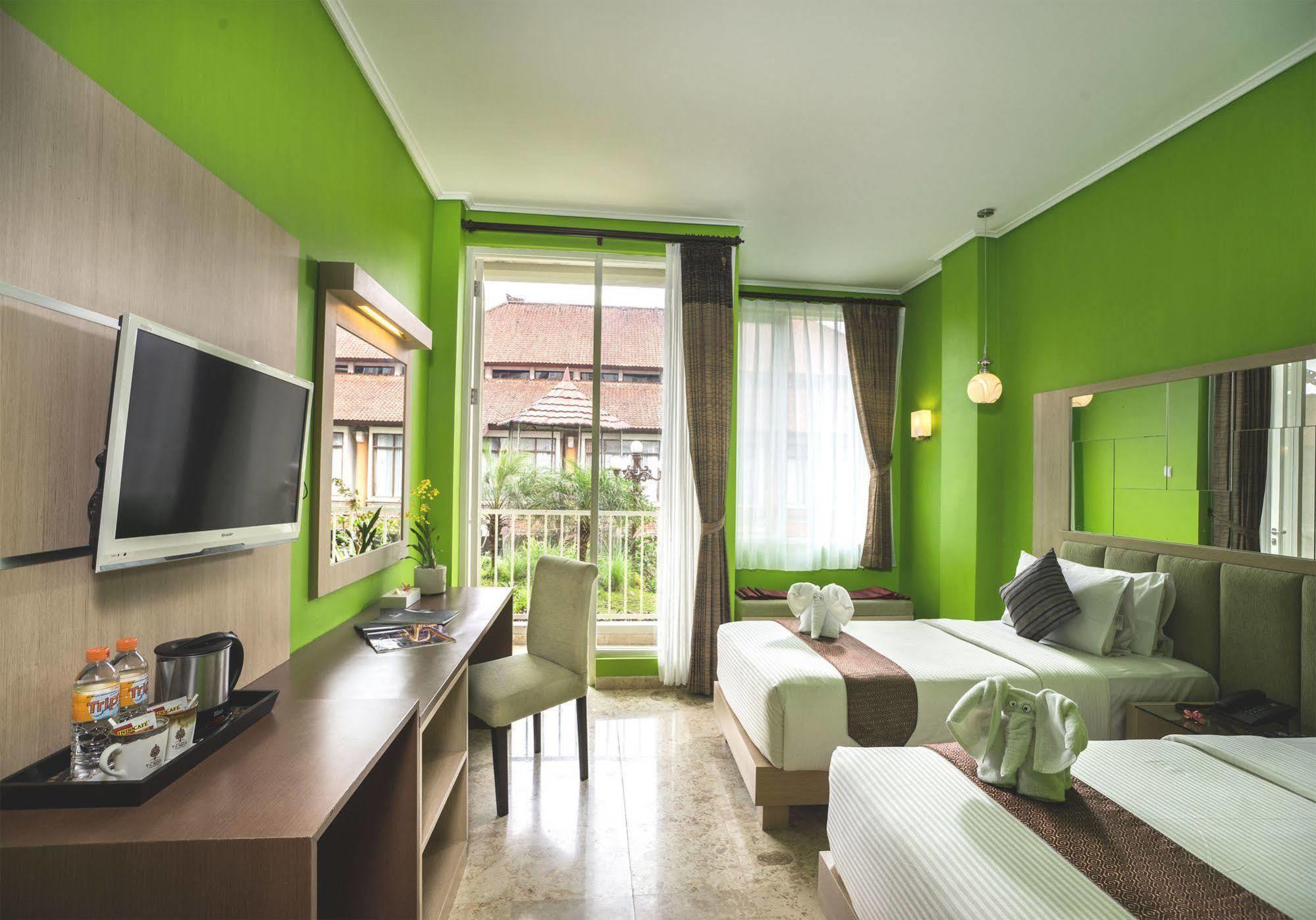 Royal Hotel And Villas Trawas Luaran gambar
