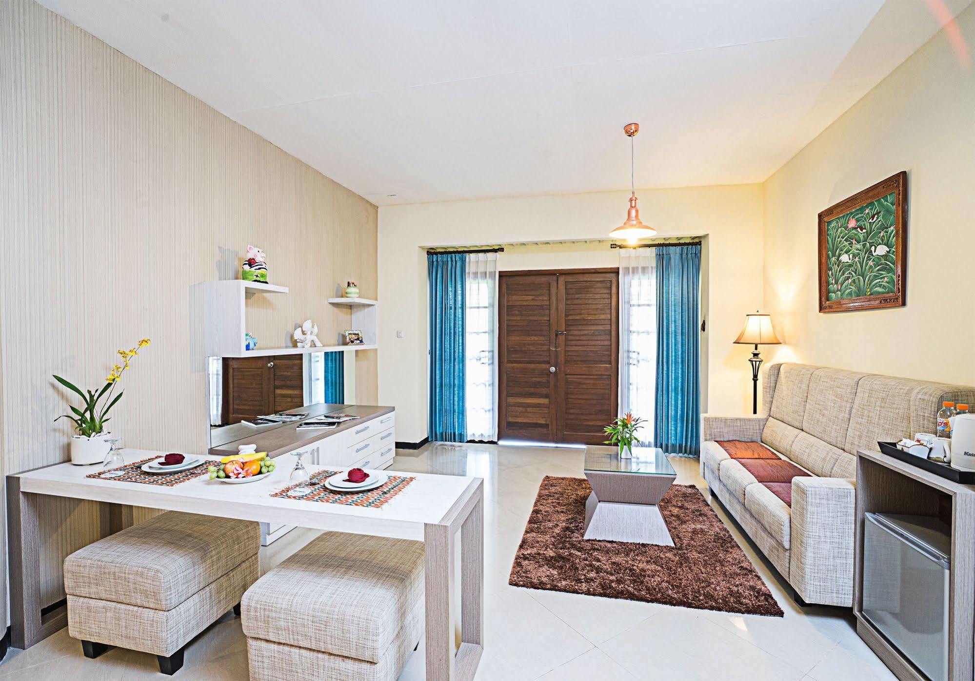 Royal Hotel And Villas Trawas Luaran gambar
