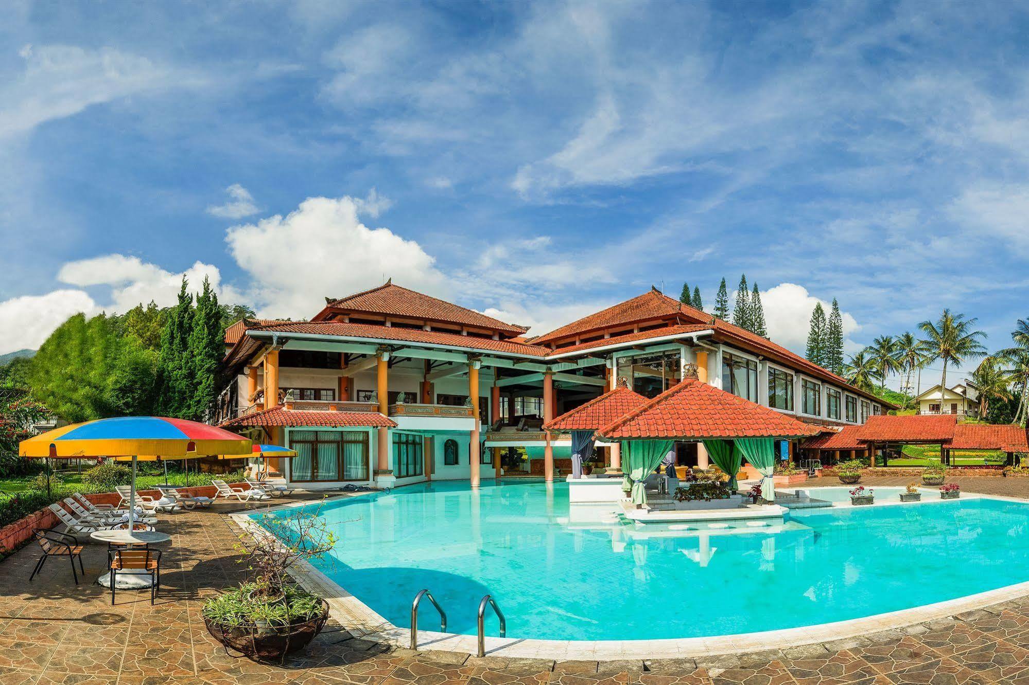 Royal Hotel And Villas Trawas Luaran gambar