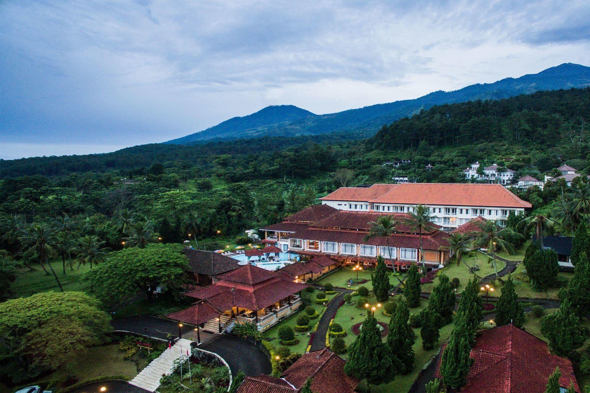 Royal Hotel And Villas Trawas Luaran gambar