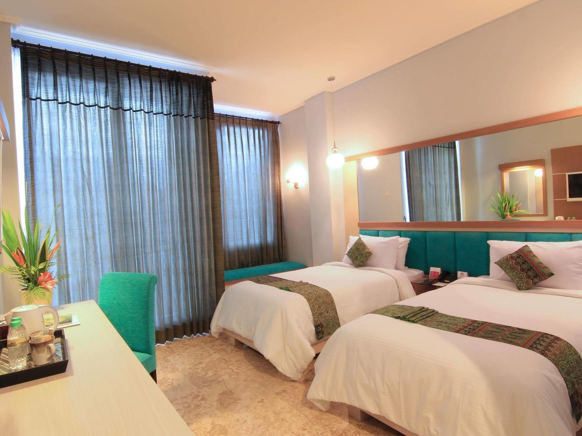 Royal Hotel And Villas Trawas Luaran gambar